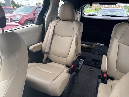2022 Toyota Sienna XLE