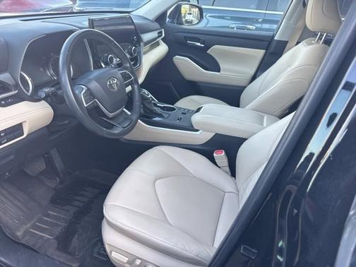 2024 Toyota Highlander Hybrid XLE