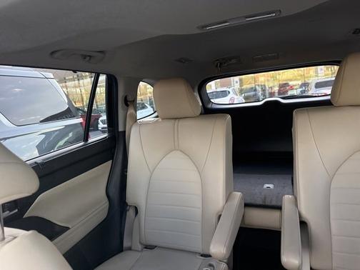 2024 Toyota Highlander Hybrid XLE