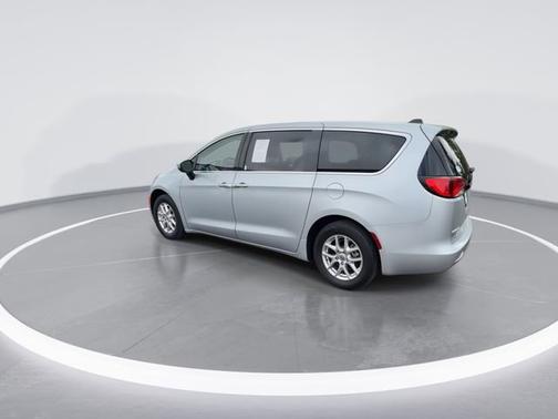 Silver Mist Clearcoat 2022 Chrysler Voyager LX