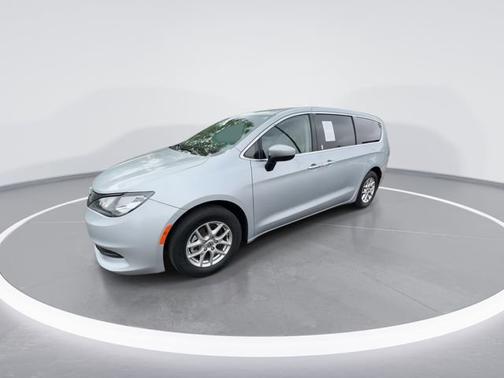 Silver Mist Clearcoat 2022 Chrysler Voyager LX