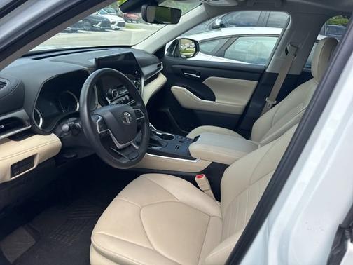 2023 Toyota Highlander Hybrid XLE