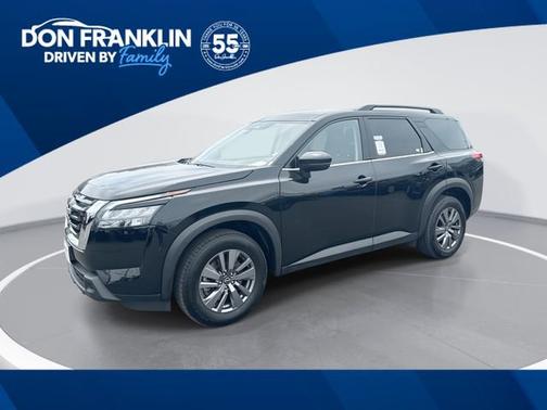 Super Black 2025 Nissan Pathfinder SV
