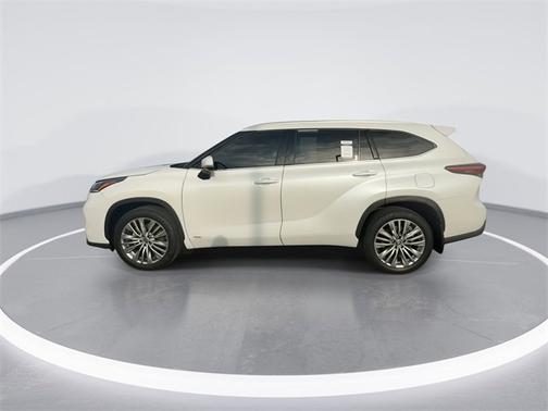 2023 Toyota Highlander Hybrid Platinum