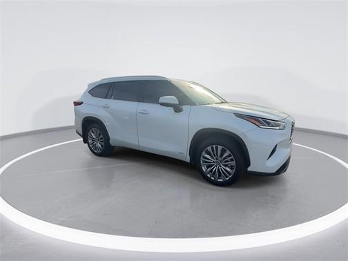 2023 Toyota Highlander Hybrid Platinum