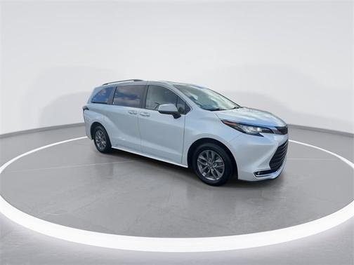 2022 Toyota Sienna XLE