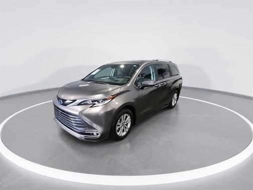 2023 Toyota Sienna Platinum