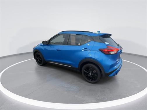 2022 Nissan Kicks SR