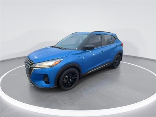 2022 Nissan Kicks SR