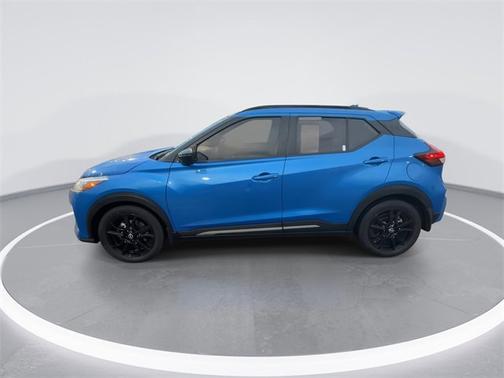 2022 Nissan Kicks SR
