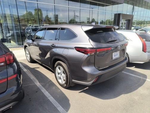 2022 Toyota Highlander LE