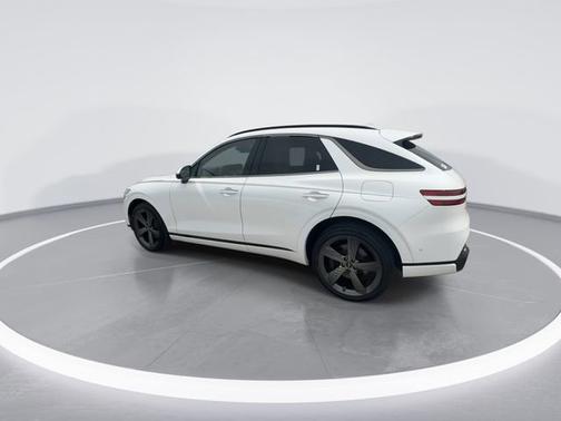 Uyuni White 2023 Genesis GV70 2.5T