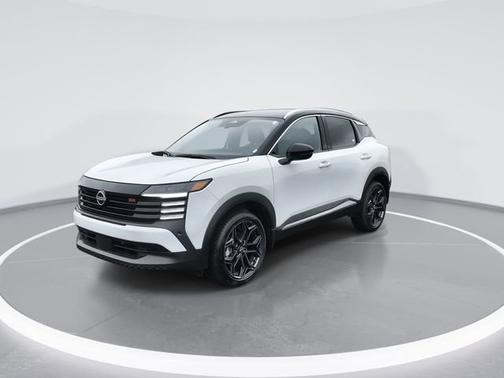 Aspen White Tricoat/Super Black 2025 Nissan Kicks SR