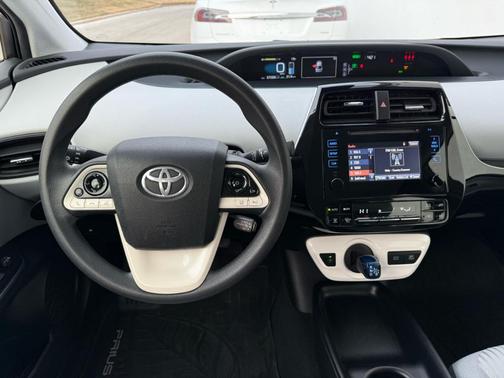 2018 Toyota Prius Three Touring