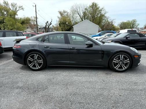 2018 Porsche Panamera Base