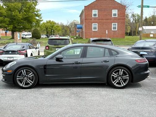 2018 Porsche Panamera Base