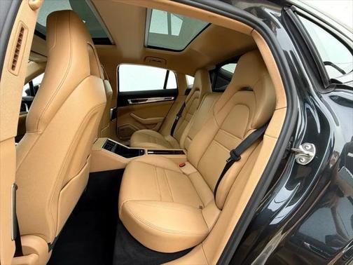 2018 Porsche Panamera Base