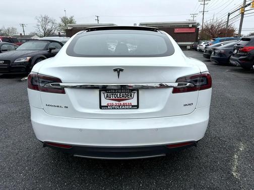 2015 Tesla Model S 90D