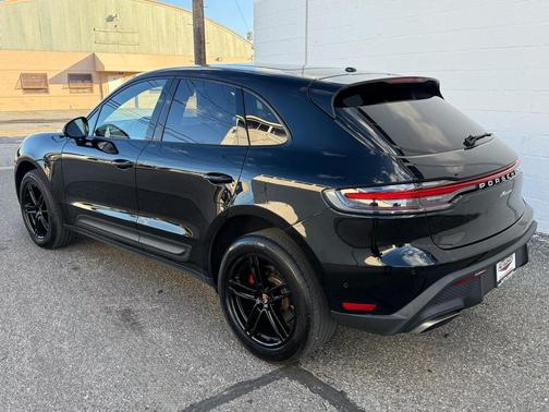 2023 Porsche Macan AWD