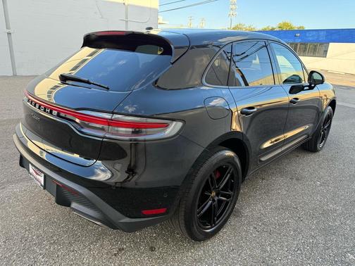 2023 Porsche Macan AWD