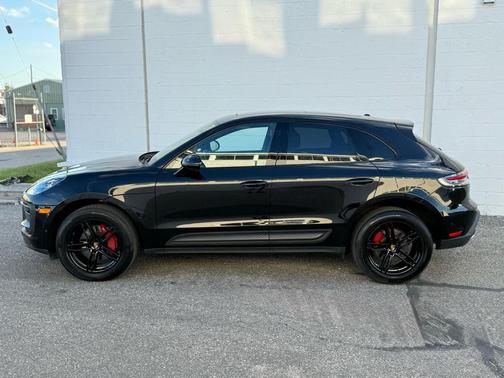 2023 Porsche Macan AWD
