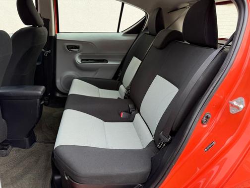 2014 Toyota Prius c Four