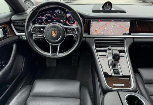 2018 Porsche Panamera 4