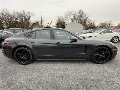 2018 Porsche Panamera 4