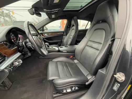 2018 Porsche Panamera 4