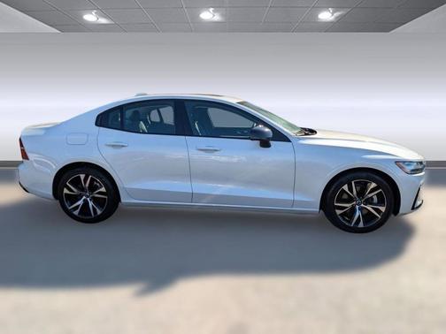 2024 Volvo S60 B5 Core Dark Theme