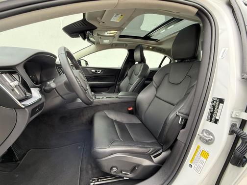 2024 Volvo S60 B5 Core Dark Theme
