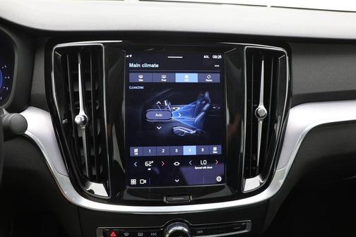 2024 Volvo S60 B5 Core Dark Theme