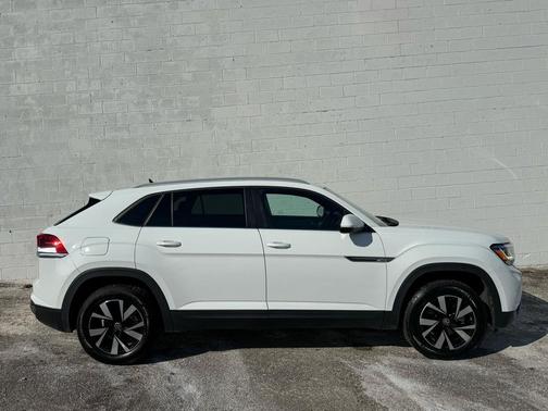 2022 Volkswagen Atlas Cross Sport 2.0T SE