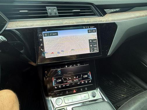 2019 Audi e-tron Premium Plus