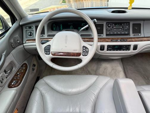 1995 Lincoln Town Car Cartier