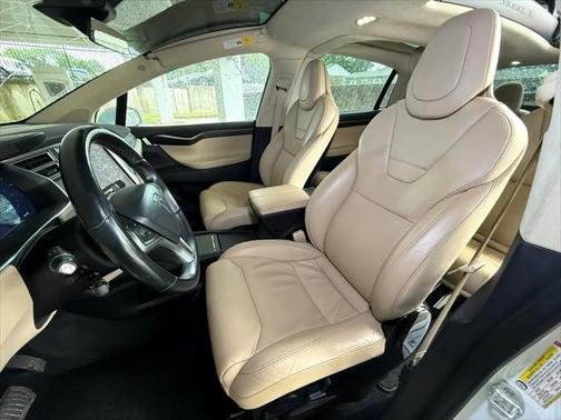 2017 Tesla Model X 90D AWD *Ltd Avail*