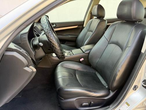 2015 INFINITI Q40 Base