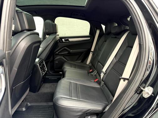 2022 Porsche Cayenne 