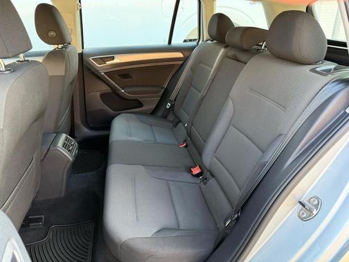 2017 Volkswagen Golf SportWagen TSI S