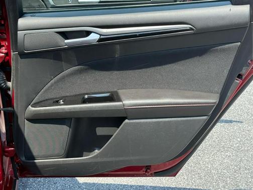 Burgundy 2013 Ford Fusion SE