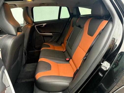 2018 Volvo V60 Cross Country T5