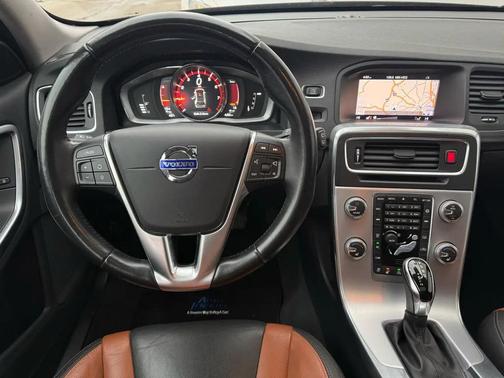 2018 Volvo V60 Cross Country T5