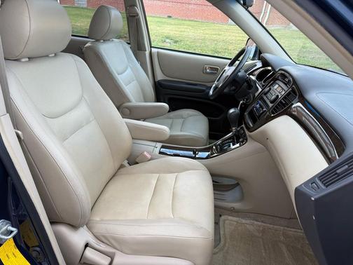 2003 Toyota Highlander Base