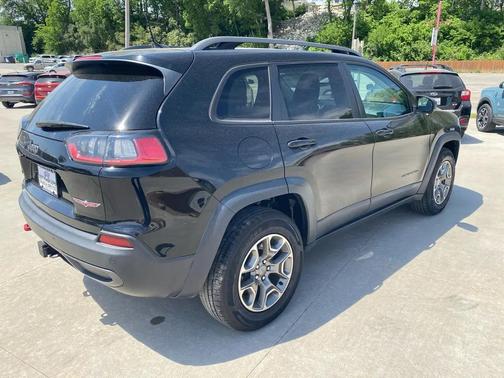 Diamond Black Crystal Pearlcoat 2020 Jeep Cherokee Trailhawk