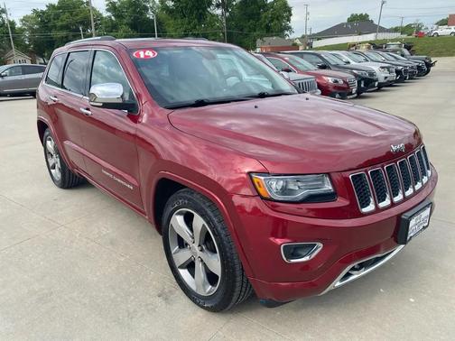 Brilliant Black Crystal Pearlcoat 2014 Jeep Grand Cherokee Overland