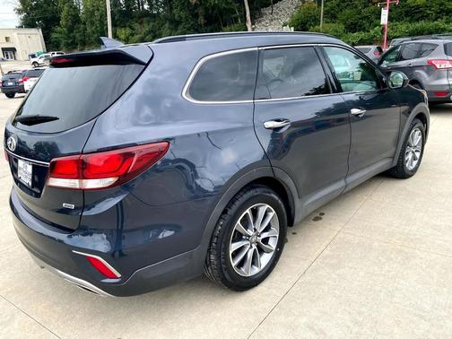2017 Hyundai SANTA FE SE