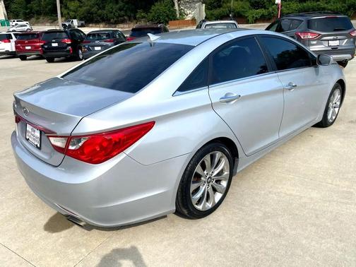 2011 Hyundai SONATA Limited