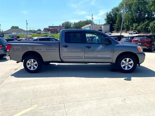 2013 Nissan Titan SV