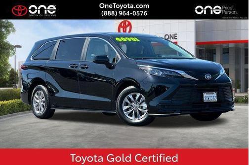 Midnight Black Metallic 2025 Toyota Sienna LE