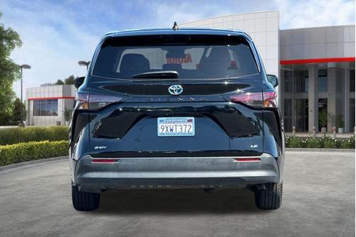 2025 Toyota Sienna LE